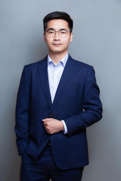 黄启仲 插画与概念设计总监